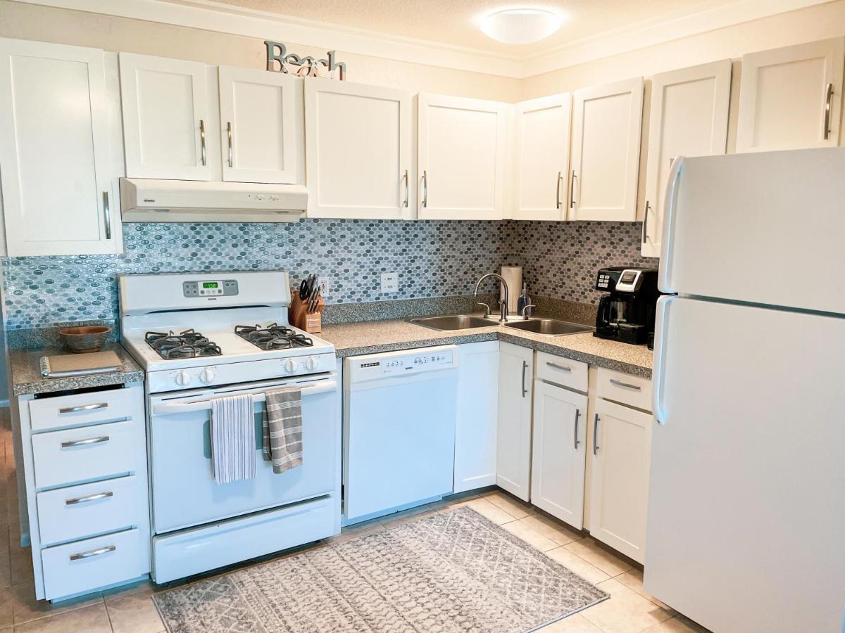 Molokai Island Retreat With Beautiful Ocean Views And Pool - Newly Remodeled! Apartment Ualapue Bagian luar foto