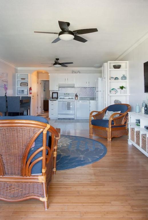 Molokai Island Retreat With Beautiful Ocean Views And Pool - Newly Remodeled! Apartment Ualapue Bagian luar foto