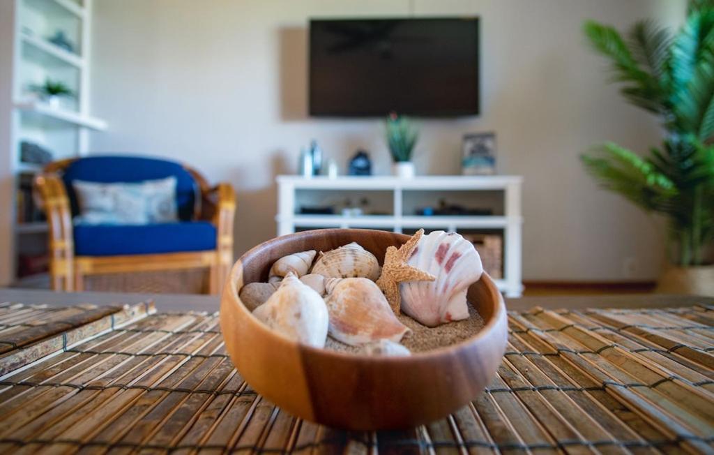 Molokai Island Retreat With Beautiful Ocean Views And Pool - Newly Remodeled! Apartment Ualapue Bagian luar foto