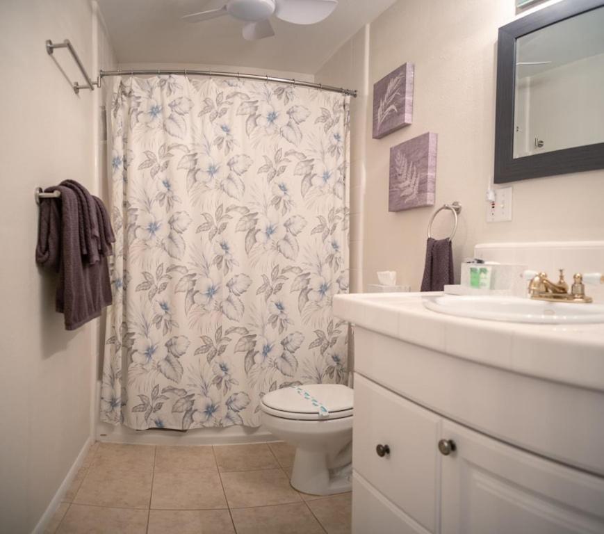 Molokai Island Retreat With Beautiful Ocean Views And Pool - Newly Remodeled! Apartment Ualapue Bagian luar foto